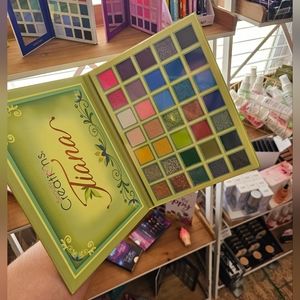 EYESHADOW PALETTE